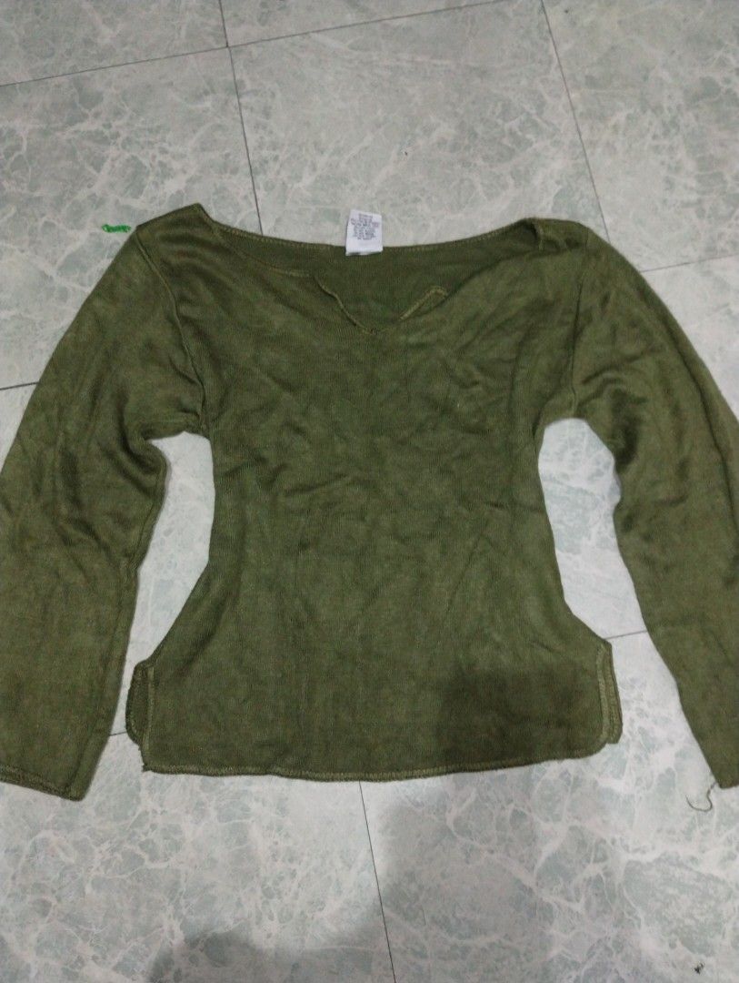 ellemenno knitted long sleeve top (Category: Longsleeves) located in Manila. Submitted by kath.bg (Listing ID 1432728100, Image 2). Description: Long Sleeve Top Green – Stylish & Comfortable ✨ Selling this long sleeve top came from the U.S.A that’s perfect for casual days, school, or layering fits. The fabric is soft and breathable, making it comfortable to wear for long hours. It has a flattering fit that can easily match different styles. Detai