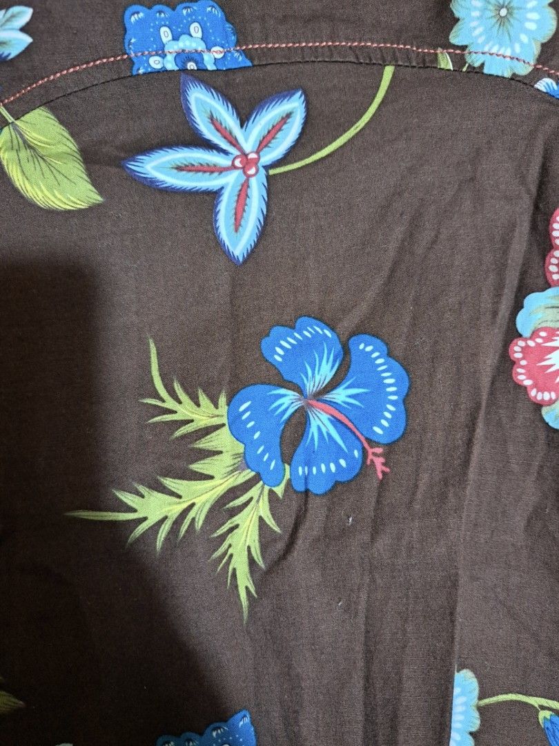 Floral Print Brown Skirt (Category: Skirts) located in Mandaluyong City. Submitted by _spike (Listing ID 1432724157, Image 3). Description: Floral print flared skirt. Lightweight Visible seam detail. Very nice for tropical outfits worn low-waisted with a white tank top! Material is slightly stretchy, can fit from S-M. feel free to dm for more photos Payment methods: Gcash and Maya Shipping: Grab or j&t (Shipping fee to be shouldered by buyer).
