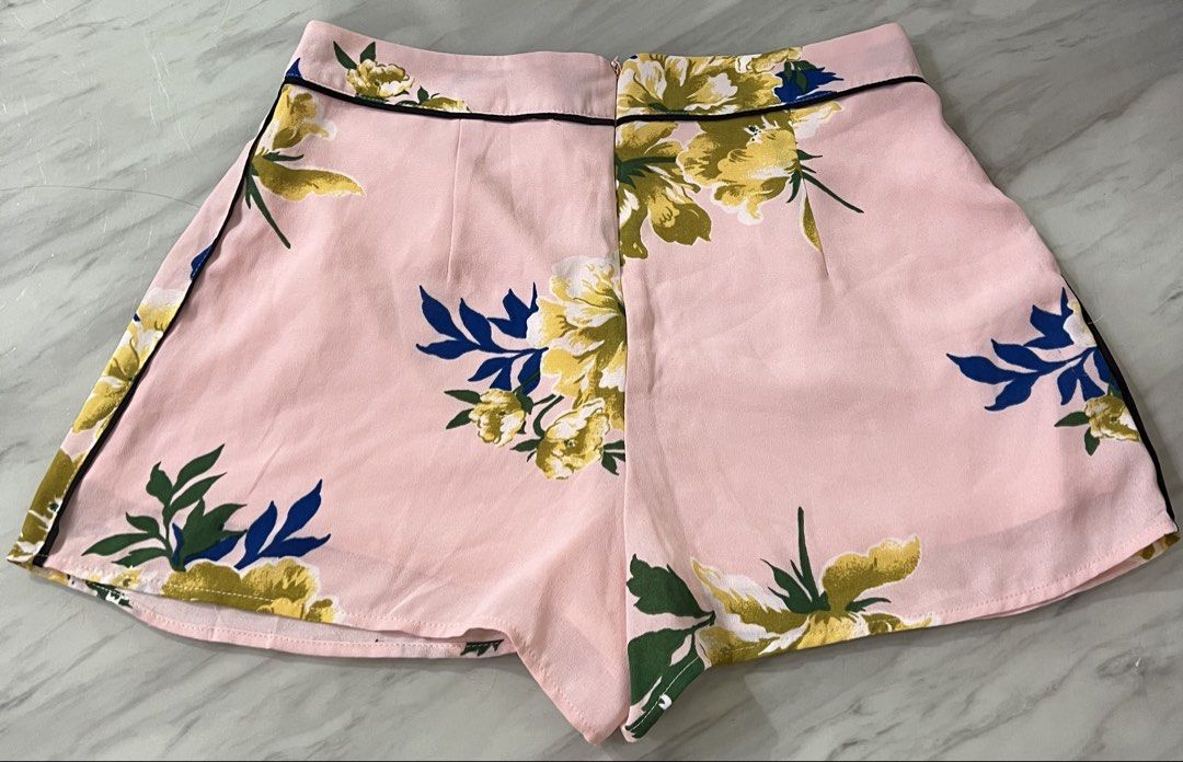 Floral Print High-Waisted Shorts (Category: Shorts) located in Cebu City. Submitted by lucypim (Listing ID 1432665552, Image 2). Description: - High-waisted floral shorts - Pink, yellow, and blue floral print - Pleated design - Black piping trim - Lightweight fabric - Back zipper closure - Ideal for warm weather.