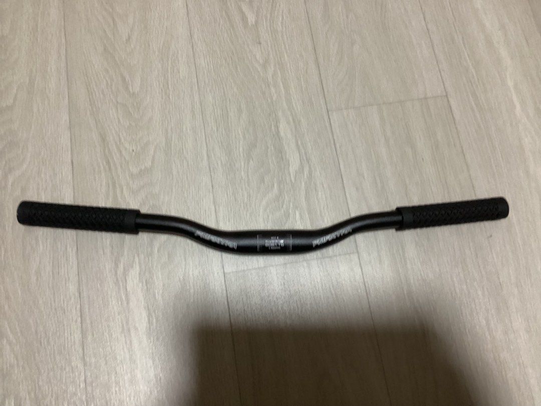 Fmf riserbar (Category: Parts & Accessories) located in Singapore. Submitted by needcashasap (Listing ID 1432723484, Image 1). Description: Still in good condition 31.8mm 620mm With waffle grips.