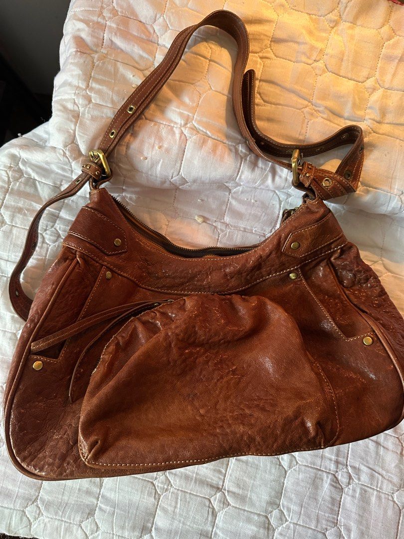 Full leather Vintage bag 2 way (Category: Shoulder Bags) located in Manila. Submitted by macsony (Listing ID 1432685433, Image 1). Description: Like new. 2 way cross body bag and shoulder bag adjustable handle.