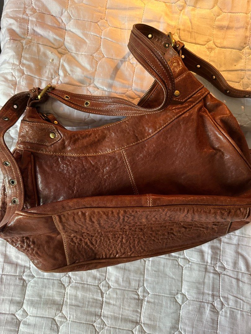 Full leather Vintage bag 2 way (Category: Shoulder Bags) located in Manila. Submitted by macsony (Listing ID 1432685433, Image 2). Description: Like new. 2 way cross body bag and shoulder bag adjustable handle.