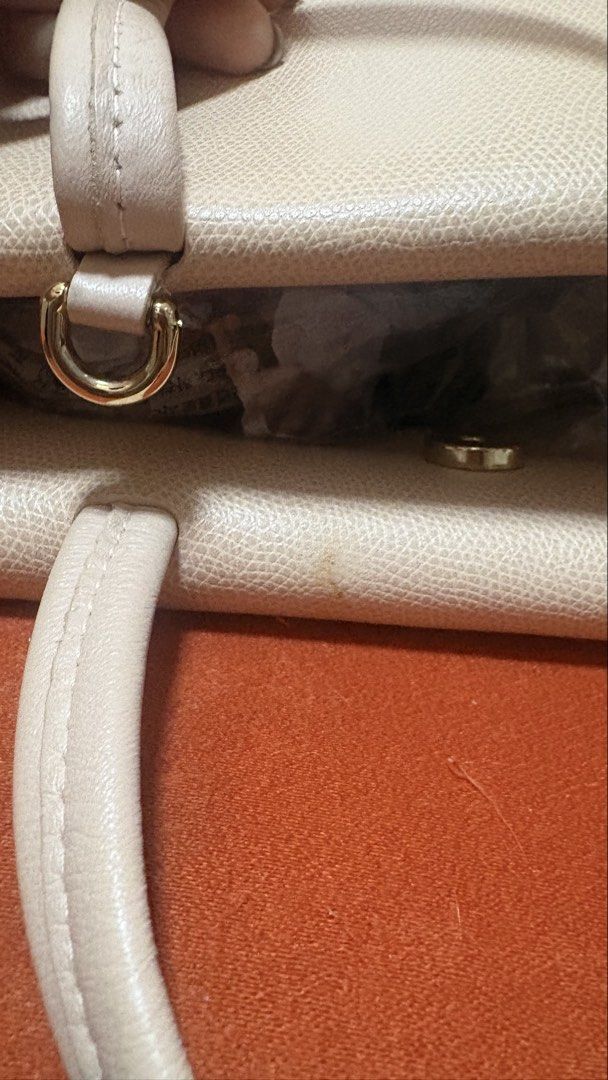 Furla envelope bag (Category: Luxury Bags & Wallets) located in Bulacan. Submitted by msdavid (Listing ID 1432654858, Image 3). Description: Bought in ragtag osaka Still includes receipt Last price posted Can be body bag Small flaw in the third pic but barely noticeable cause its almost on the inside.