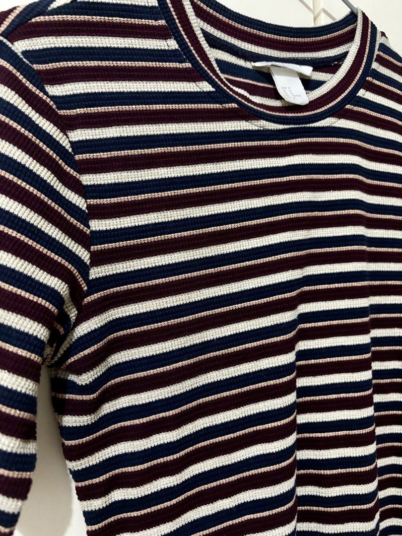 H&M Striped Ribbed T-shirt - Size M (Category: Shirts) located in Marikina City. Submitted by mattysgn (Listing ID 1432645869, Image 3). Description: - H&M Ribbed T-Shirt - Size: M - Color: Navy, Burgundy, White stripes - Features: Round neckline, short sleeves - Condition: Good.