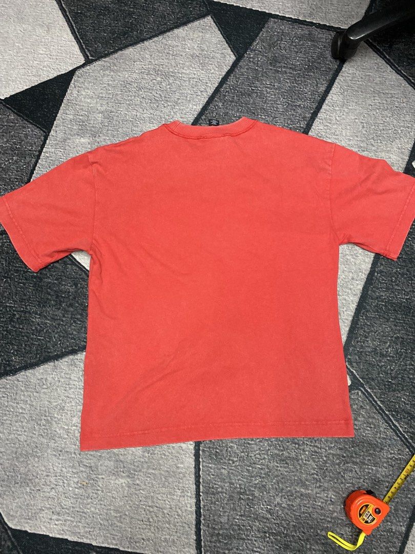 H&M Sunset Embroidered Sweatshirt (Category: Tshirts & Polo Shirts ) located in Las Pinas. Submitted by eFF01 (Listing ID 1432709693, Image 3). Description: - oversized - H&M Sunset Embroidered Sweatshirt - Color: Red - Size: Small - Fit: Loose - Neckline: Crew - Sleeves: Long - Features: Embroidered "Sunset" design - Made in China - Measurements in photos.