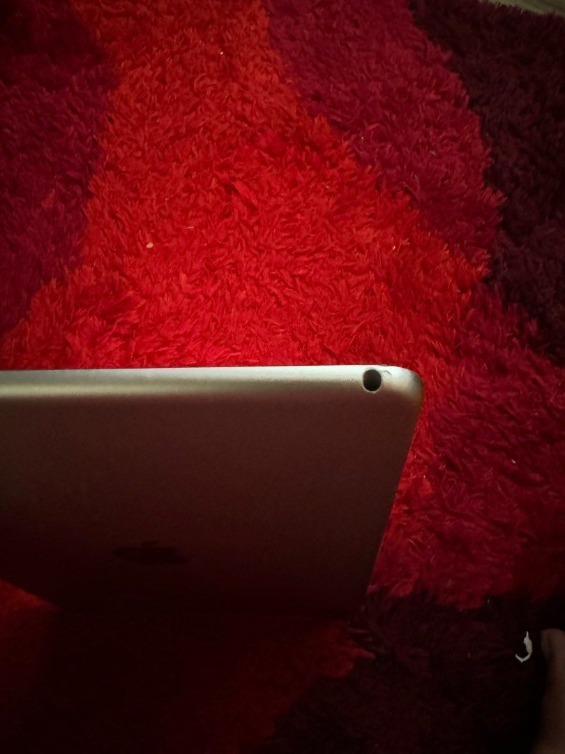 iPad Air 3rd Gen 256GB (Category: iPad) located in Amadeo. Submitted by carou74302 (Listing ID 1432630911, Image 3). Description: ‼️ORIGINAL iPad Air 3rd Gen 256GB‼️ ⚠️PRICE NEGOTIABLE⚠️ ✅Lady owned ✅Internal Memory: 256 GB WiFi ✅💯 working and in good condition ✅Pwede sa maselan. Smooth and clean ✅with free Smart Cover, Case, case for kids ✅with box ✅Unli reset during testing and checking of unit ‼️RFS: will upgrade iPad ‼️ Meet up locations: 📍