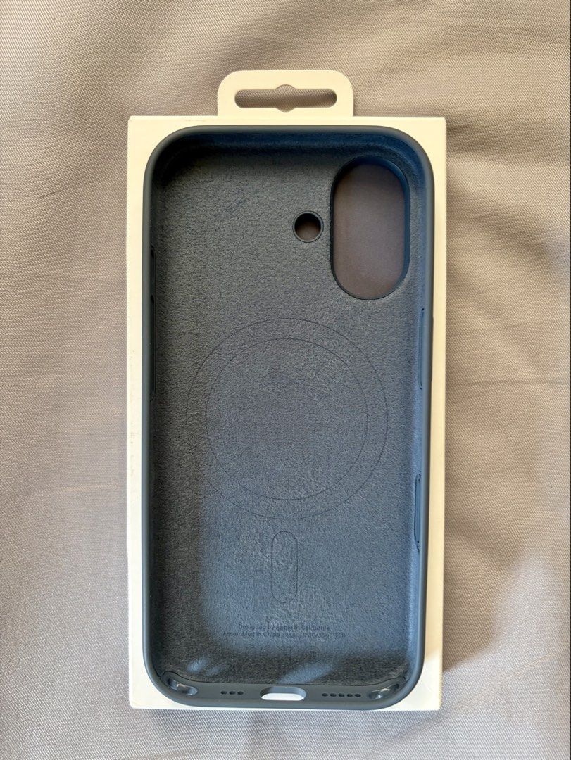 iPhone 17 Apple Silicone Case with Magsafe Anchor Blue (Category: Cases & Sleeves) located in Quezon City. Submitted by ayetb (Listing ID 1432632401, Image 2). Description: Apple Silicone Case with Magsafe for iPhone 17 Color: Anchor blue Purchased from the Digital Walker store (with receipt) Store price: ₱3,390 Selling price: ₱2,500 Condition: Lightly used RFS: Prefers a different color.
