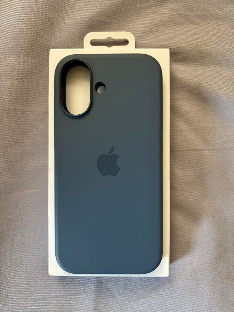 iPhone 17 Apple Silicone Case with Magsafe Anchor Blue (Category: Cases & Sleeves) located in Quezon City. Submitted by ayetb (Listing ID 1432632401, Image 1). Description: Apple Silicone Case with Magsafe for iPhone 17 Color: Anchor blue Purchased from the Digital Walker store (with receipt) Store price: ₱3,390 Selling price: ₱2,500 Condition: Lightly used RFS: Prefers a different color.