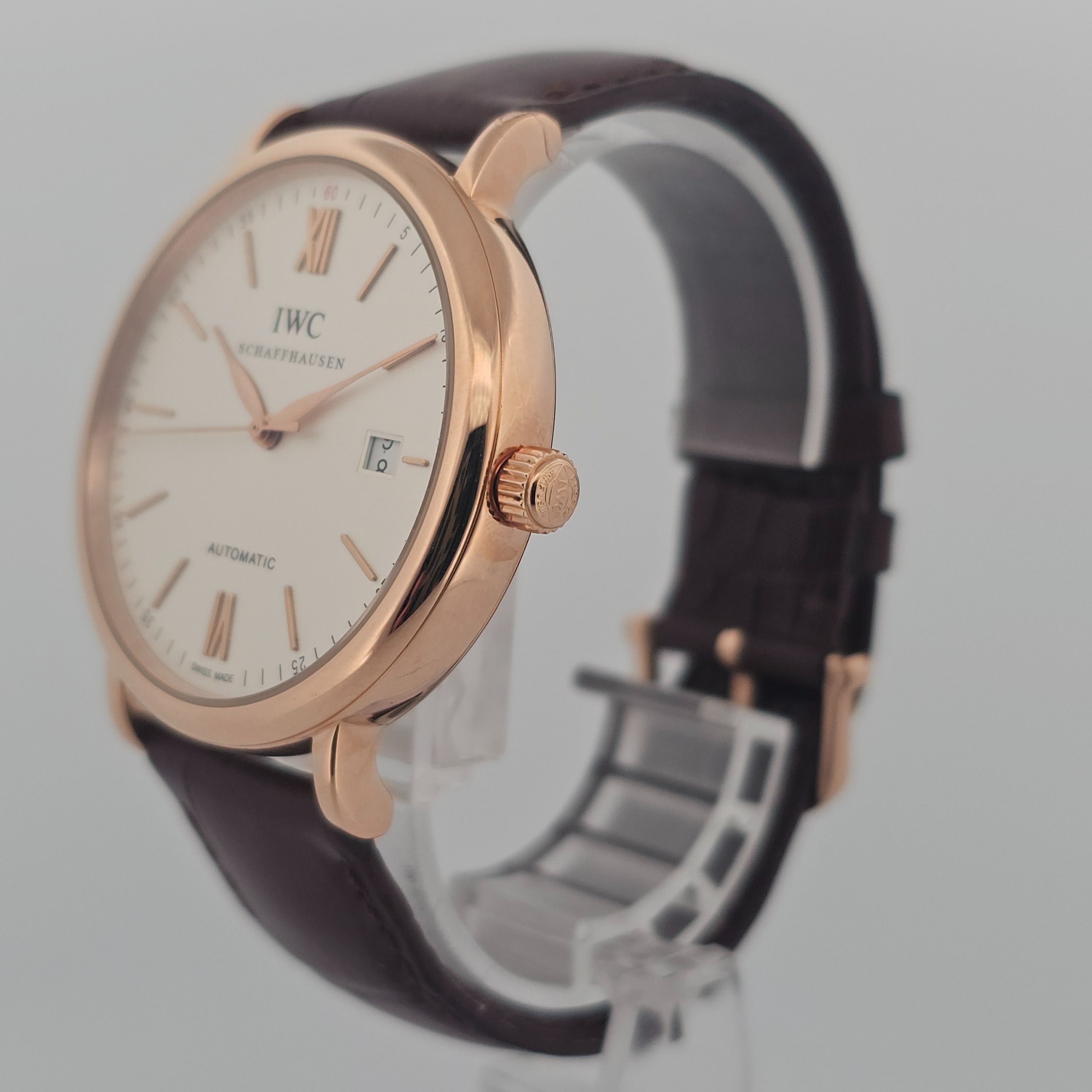 IWC Portofino IW356504 (Category: Watches) located in Singapore. Submitted by mingwatchchannel (Listing ID 1432662824, Image 3). Description: WB1776337490 Watch Condition Very Good Warranty Card Year Nil Diameter 40mm Movement Automatic Case Material Rose Gold Dial Color Silver Accessories No other accessories No Exchange Thank You Want to see more watches we have please follow us on: Website: https://www.mingwatchchannel.com/ Youtube: https://ww