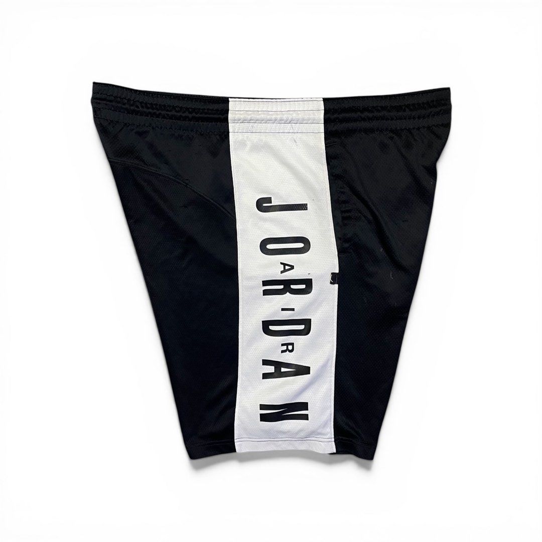 Jordan Script (Category: Shorts) located in Quezon City. Submitted by mr.everythang (Listing ID 1432744990, Image 1). Description: Jordan Script Sz Medium 32-36x20 Issue: Loose Garter Good Condition CLAIM 600.
