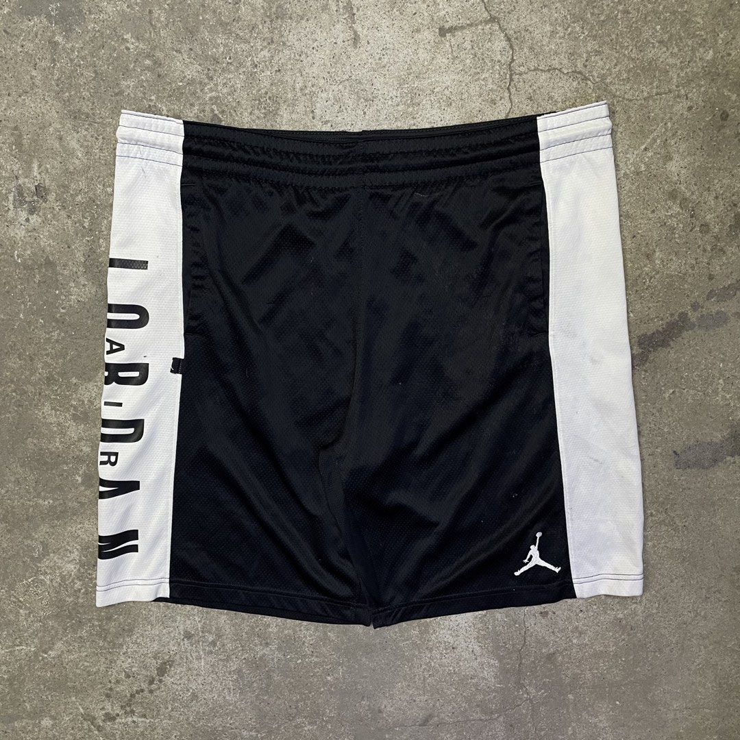 Jordan Script (Category: Shorts) located in Quezon City. Submitted by mr.everythang (Listing ID 1432744990, Image 2). Description: Jordan Script Sz Medium 32-36x20 Issue: Loose Garter Good Condition CLAIM 600.