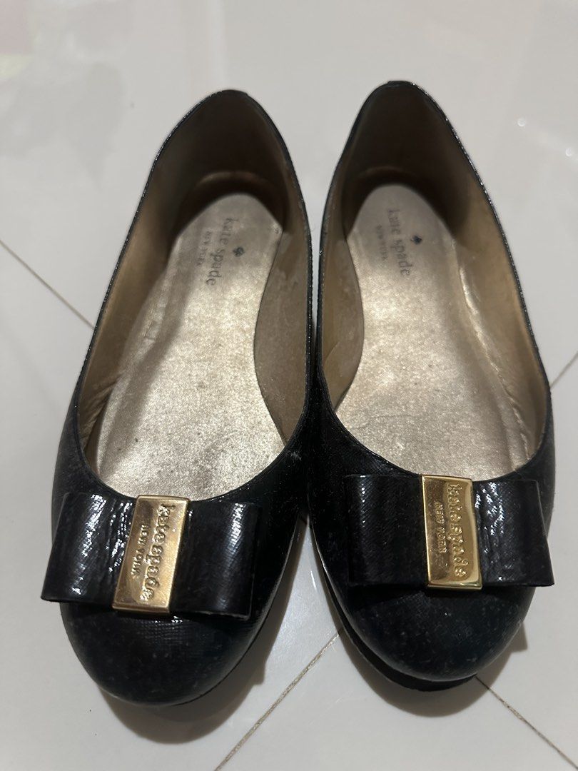 Kate Spade Black Flats (Category: Flats & Sandals) located in Cabadbaran. Submitted by KsGoodFind (Listing ID 1432655849, Image 1). Description: ✔️ukay source ✔️pls refer photos posted for reference, as is ✔️stitched all around the shoes - Bow detail with gold-tone accent - Size 6W - 23.5 - Gold-toned insole with Kate Spade New York logo - Signs of wear on sole .