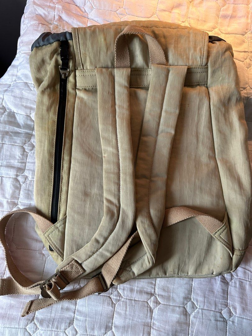 Large authentic preloved Doughnut backpack (Category: Backpacks) located in Manila. Submitted by macsony (Listing ID 1432682214, Image 3). Description: Madumi lang pero no damage.
