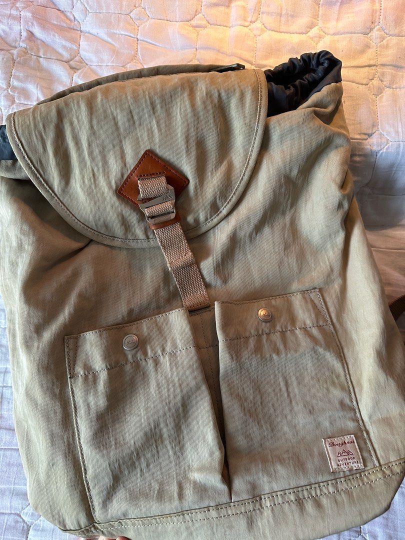 Large authentic preloved Doughnut backpack (Category: Backpacks) located in Manila. Submitted by macsony (Listing ID 1432682214, Image 2). Description: Madumi lang pero no damage.