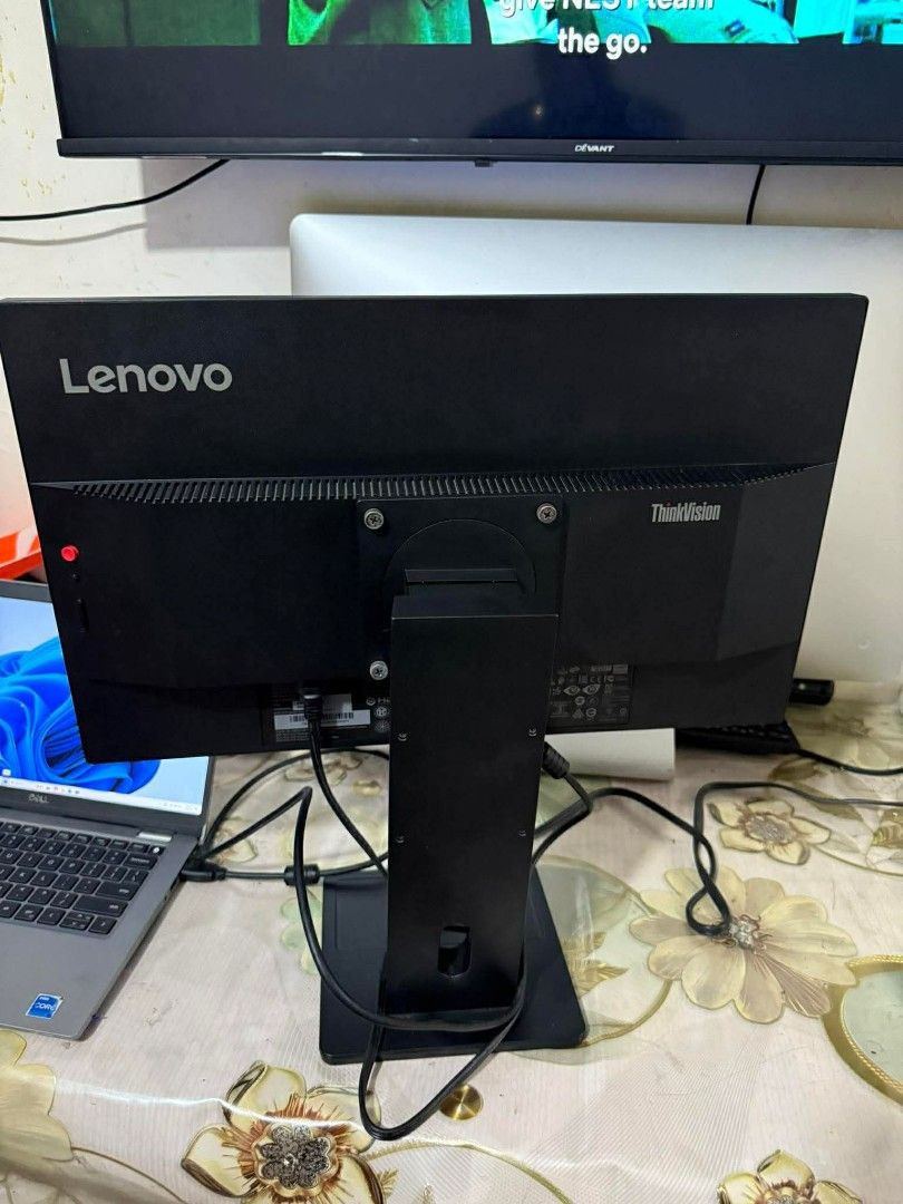 Lenovo ThinkVision 22 inches frameless rotatable (Category: Monitor Screens) located in Manila. Submitted by happyearth.953a15 (Listing ID 1432792644, Image 2). Description: Lenovo ThinkVision 22 inches frameless rotatable HDMI VGA and dport conection Full HD With power cord 💸 2,800 Location: San Andres bukid manila Pick up or deliver cod.