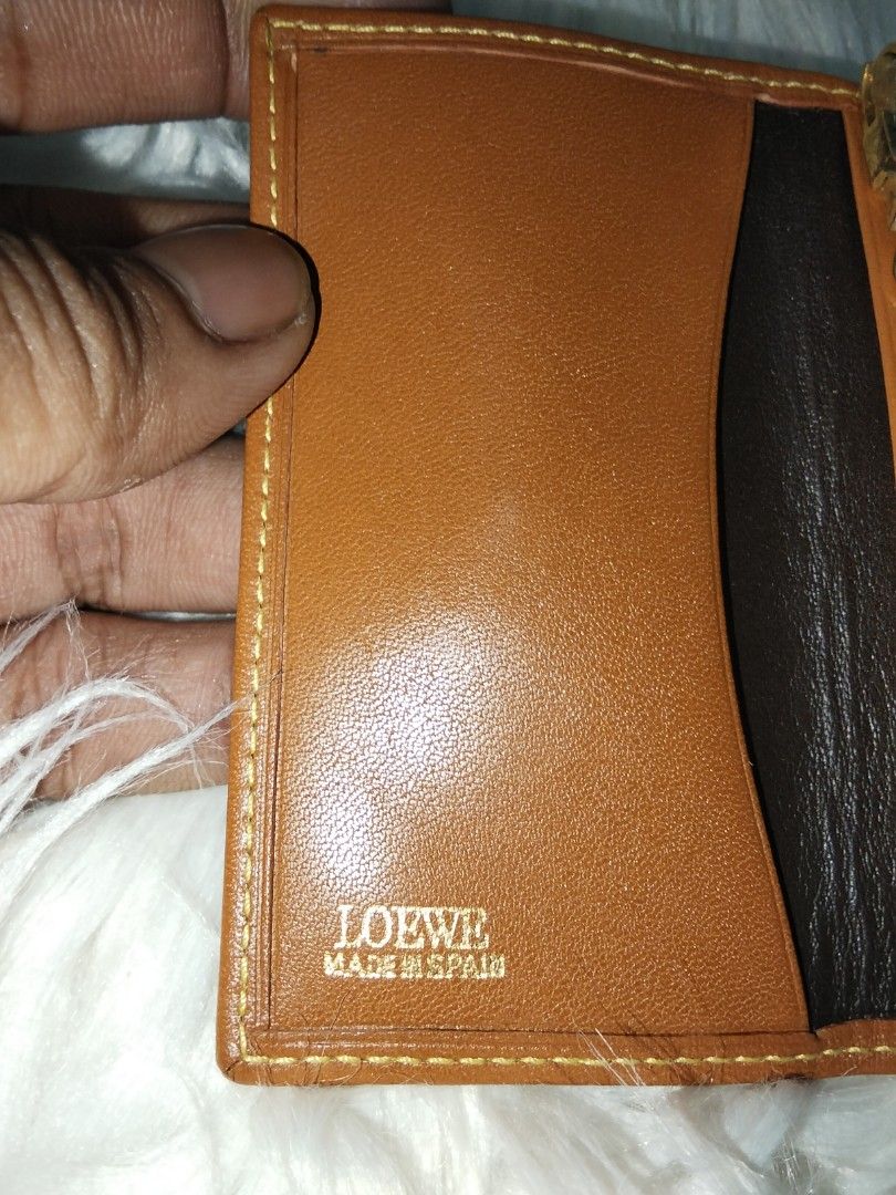 Loewe (Category: Luxury Bags & Wallets) located in General Santos City (Dadiangas). Submitted by angelofetr74296 (Listing ID 1432720379, Image 3). Description: lalagyan mo nang susi maam.