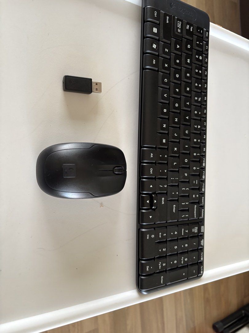 Logitech MK215 Wireless Keyboard and Mouse Combo439549890124861441