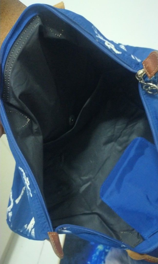 Longcham (Category: Tote Bags) located in Seri Kembangan. Submitted by kween25 (Listing ID 1431979807, Image 3). Description: LC pillage M free pos.