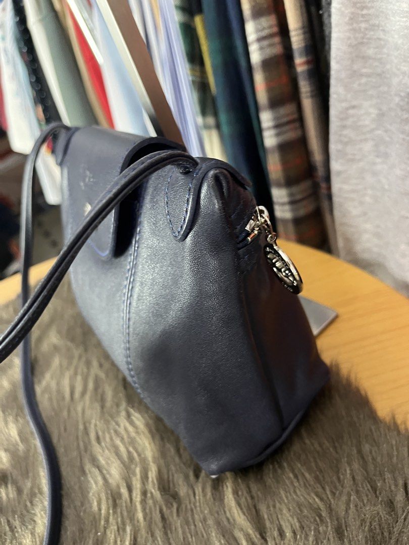 Longchamp Cuir Shoulder Bag (Blue) (Category: Luxury Bags & Wallets) located in Quezon City. Submitted by eclipse.leandro (Listing ID 1432725605, Image 3). Description: Longchamp Cuir Shoulder Bag (Blue) Condition: 8.5/10 20.5cm x 13 cm 4250 PHP Issues: Minor corner wear (not noticeable, can be repainted) All products are 100% Authentic bought from Japan. Disclaimer: We are not affiliated with the brands listed. #LuvLuxe #LuxuryJPNFinds.