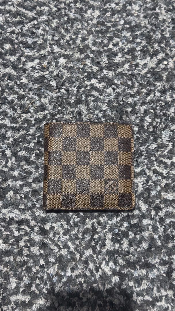 Louis Vuitton Wallet Mens (Category: Luxury Bags & Wallets) located in Davao. Submitted by yeahhsebs (Listing ID 1432748818, Image 1). Description: Louis Vuitton Portefeuille Marco Wallet – Damier Ebene (Authentic) Classic and timeless piece from Louis Vuitton. The Portefeuille Marco is one of LV’s most iconic bifold designs, known for its durability and elegant Damier Ebene canvas. ✔️ 100% Authentic ✔️ Made in France (vintage piece, early 2000s)