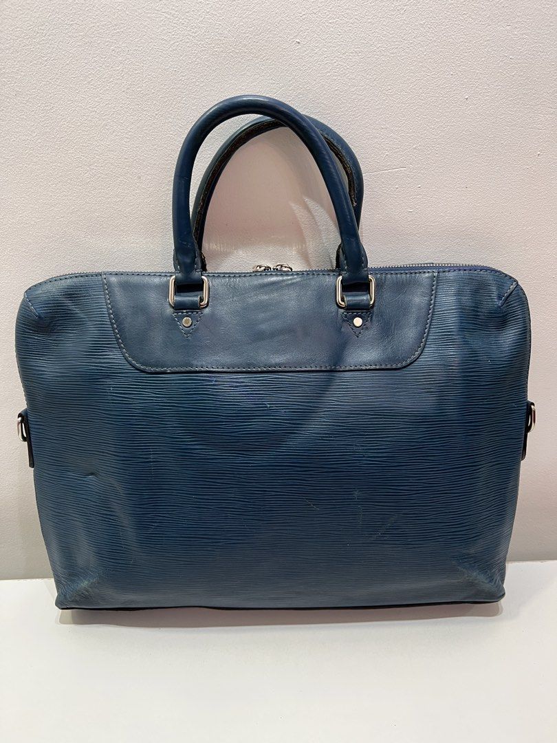 LV Epi Porte-Documents Jour (PDJ) (Category: Luxury Bags & Wallets) located in Cebu City. Submitted by brandedcorner_ph (Listing ID 1432780725, Image 2). Description: Pre-loved ((L))((V)) Epi Porte-Documents Jour (PDJ) 100% Authentic or money back Condition •The item is in good condition, despite minor rubbing at the corners and slight fading of the leather (see photos) • Missing long strap. Product Details •Color: Blue •Hardware: Silver tone •Ma