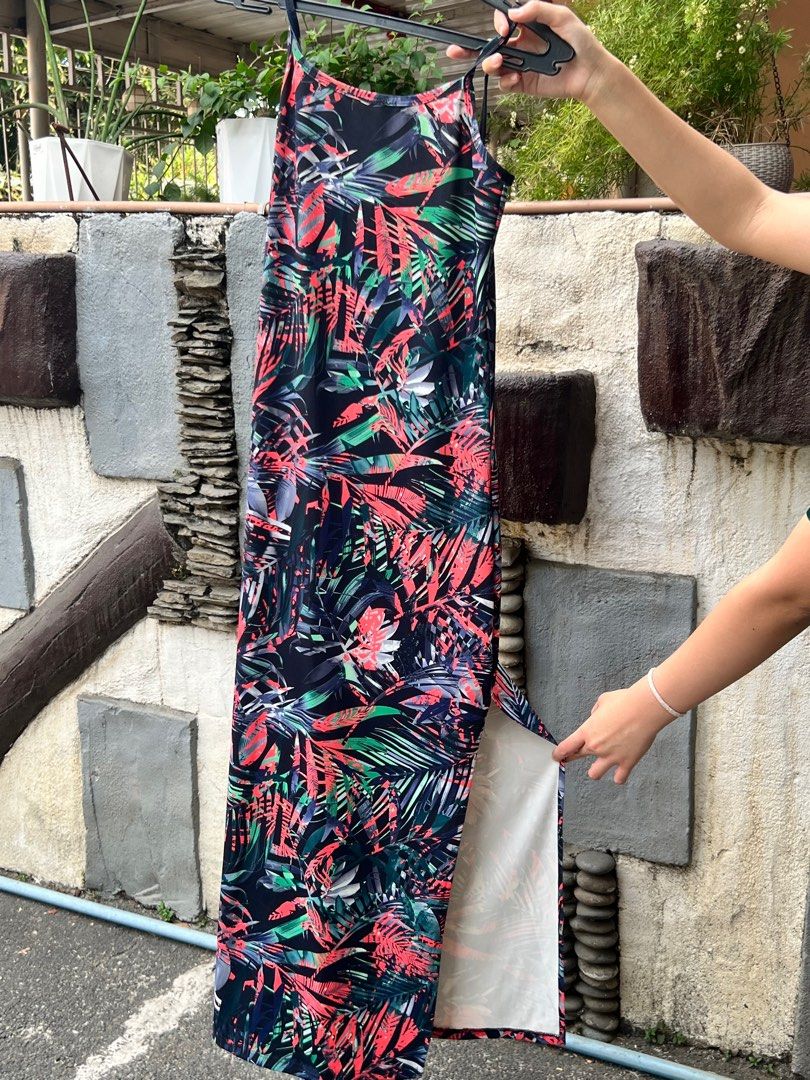 Maxi dress with side slit (Category: Dresses) located in Marikina City. Submitted by destashndeclutter (Listing ID 1432681167, Image 2). Description: .