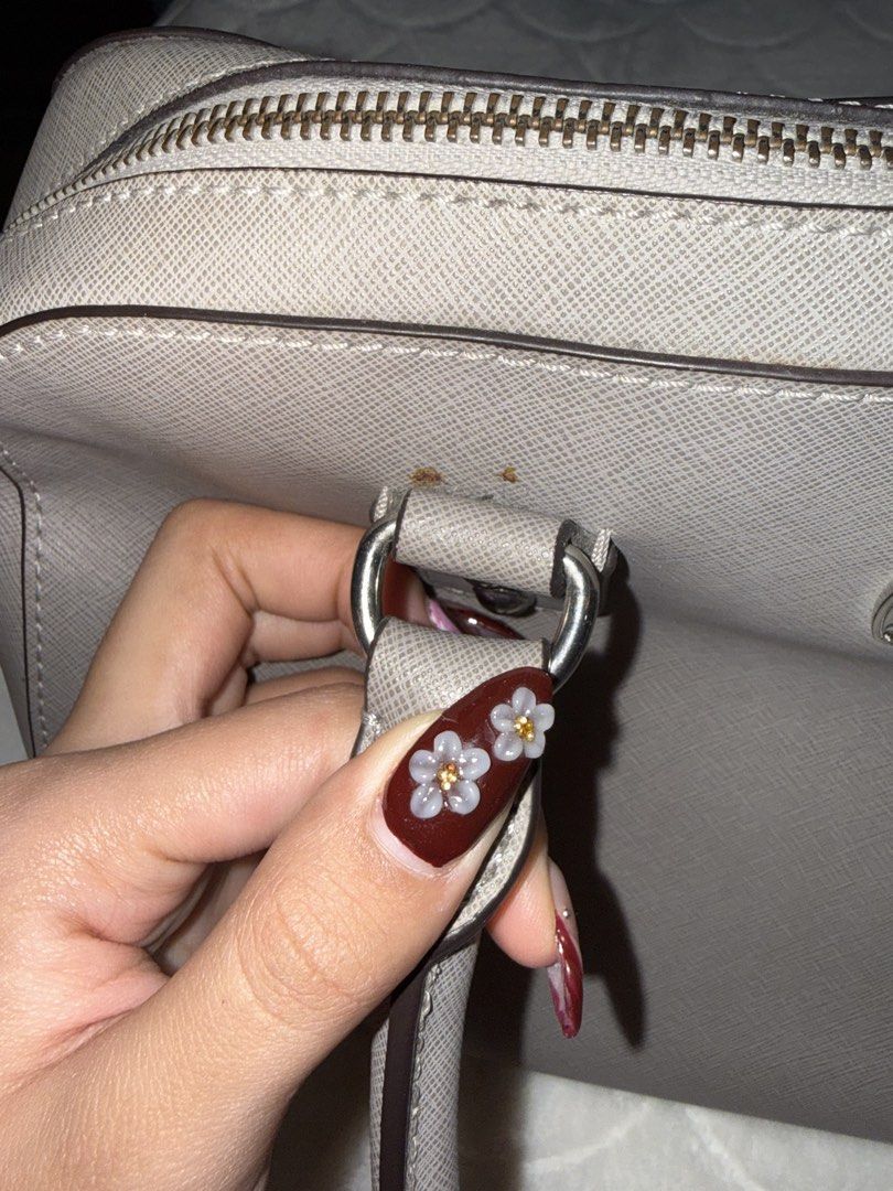 Michael Kors Satchel Handbag (Category: Luxury Bags & Wallets) located in Quezon City. Submitted by prelovedbyvielle (Listing ID 1432757851, Image 3). Description: - 💯 AUTHENTIC MICHAEL KORS BAG - Bought Directly From USA - No Box, No Receipts, No Dust Bag - Has Flaws; Please See Images Above PM FOR MORE DETAILS.