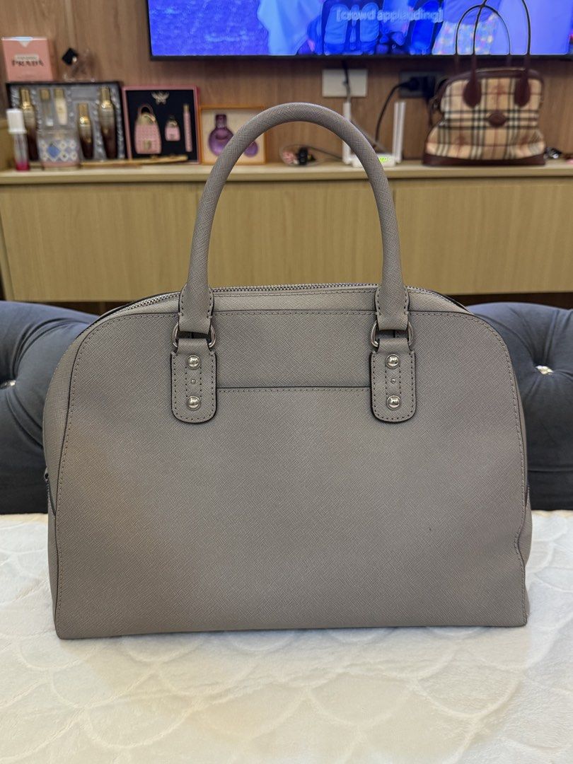 Michael Kors Satchel Handbag (Category: Luxury Bags & Wallets) located in Quezon City. Submitted by prelovedbyvielle (Listing ID 1432757851, Image 2). Description: - 💯 AUTHENTIC MICHAEL KORS BAG - Bought Directly From USA - No Box, No Receipts, No Dust Bag - Has Flaws; Please See Images Above PM FOR MORE DETAILS.