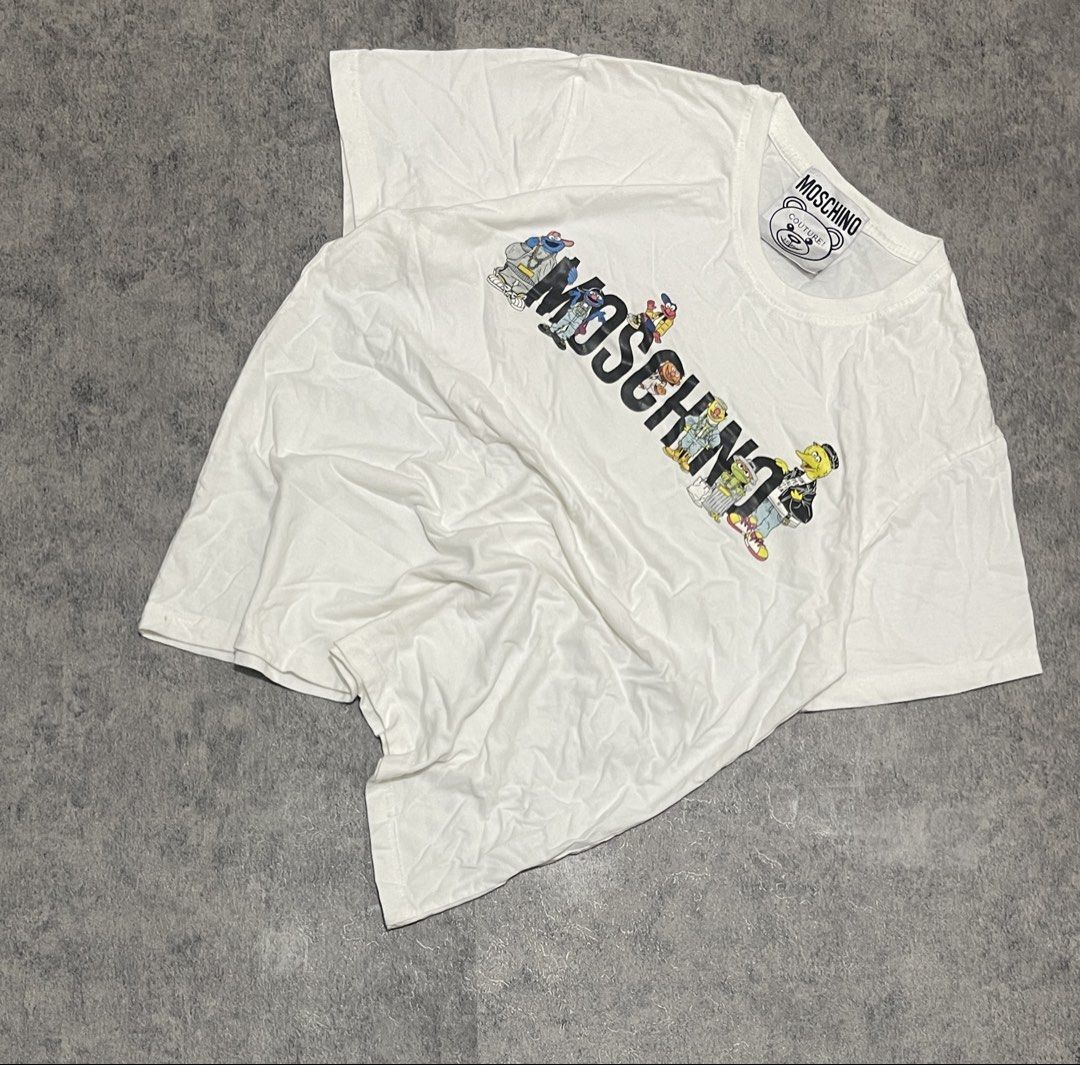 Moschino Tee (Category: Activewear) located in Sorsogon. Submitted by vanbercs (Listing ID 1432709119, Image 2). Description: - Moschino Tee - Size: Large - Condition: Excellent (needs wash) - Features a unique graphic design - Perfect for casual wear - Stylish and eye-catching.