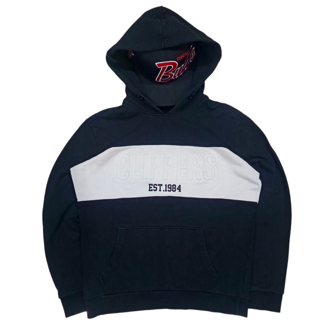 NBA LA Clippers Hoodie (Category: Hoodies) located in General Santos City (Dadiangas). Submitted by _jackeith (Listing ID 1432701569, Image 1). Description: - Black Clippers hoodie, size L. - Features "CLIPPERS EST.1984" on the front. - "WESTERN CONF. LA CLIPPERS" on the back. - White stripe across chest and back. - Includes a hood and front pocket. - Condition: No Issue - Dimes: 27L x 23W.