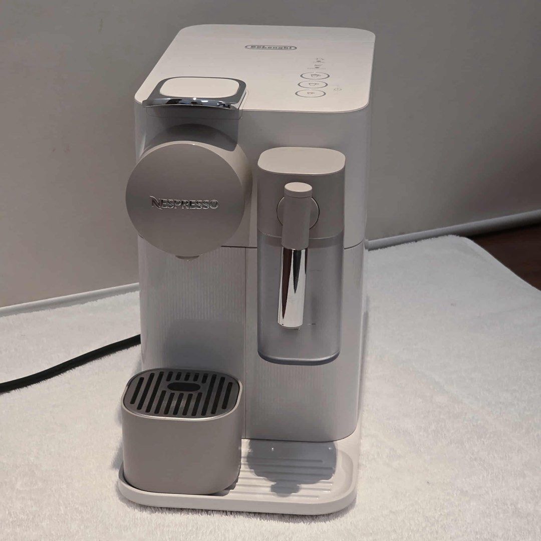 Nespresso Lattissima One (White) Espresso Coffee Machine (Category: Coffee Machines & Makers) located in Pasig City. Submitted by ecrz19 (Listing ID 1432773802, Image 1). Description: Nespresso Lattissima One (White) Espresso Coffee Machine • F111 BODY: - one touch café latte and cappucino function - 1 litre water tank capacity - in great condition, used but not abused - Complete accessories - No box 🏷️ Nespresso Gran Lattissima, Lattissima One,