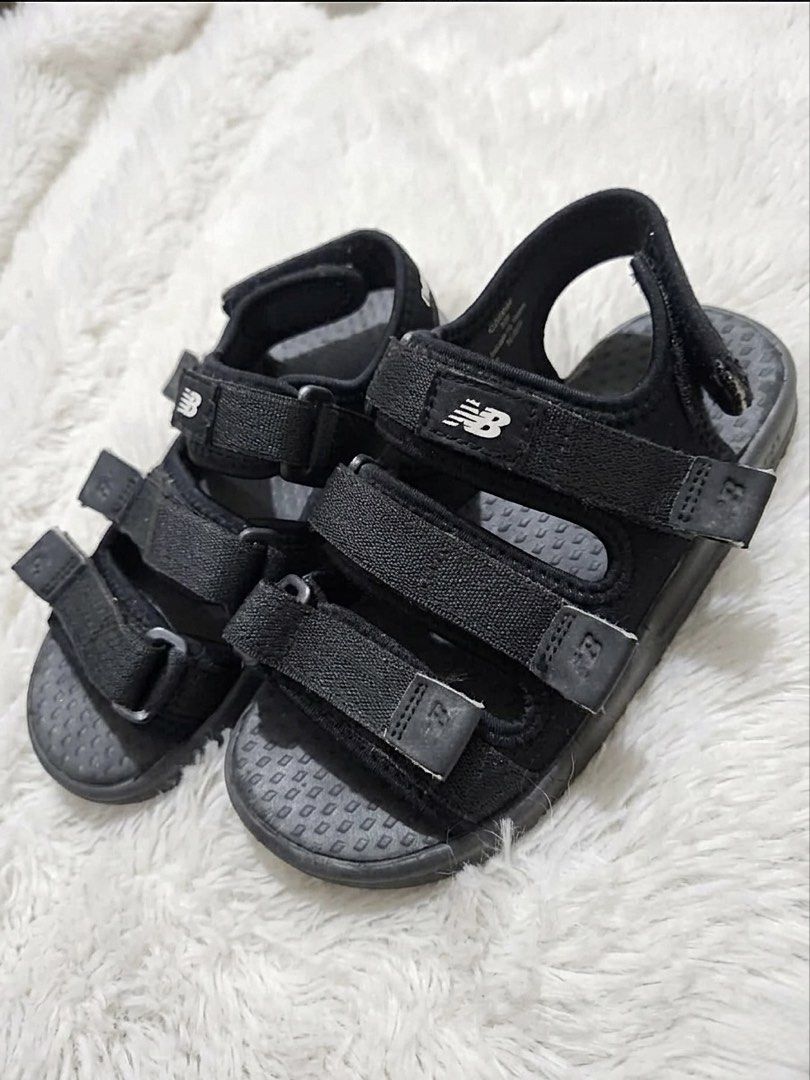 New Balance Kids Sandals (Category: Babies & Kids Fashion) located in Cainta. Submitted by anythingtodeclutter_ (Listing ID 1432618061, Image 1). Description: 20cm, 💯 original gently loved—minimal signs of wear in excellent condition 📌 price is negotiable, but no lowball offers, please 🩶 kindly double-check your kid’s size before buying to avoid confusion, please! 🩶 expect some signs of usage since these are preloved 🩶 strictly no return, no