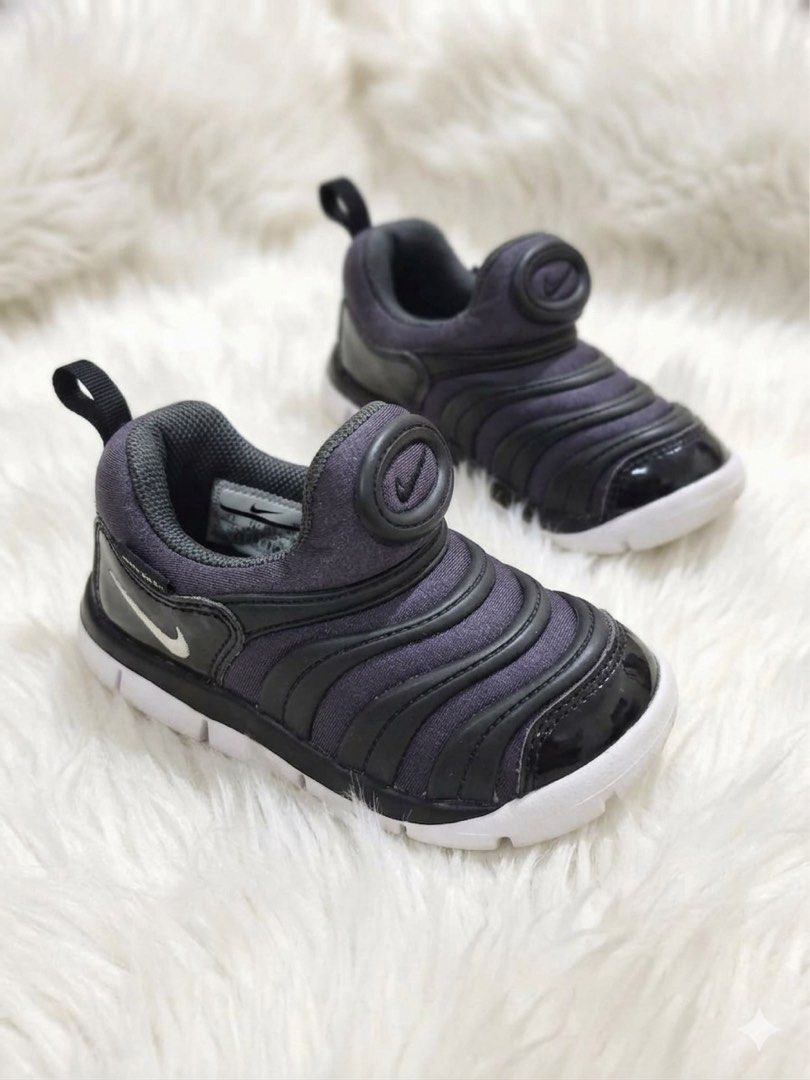 Nike Dynamo Free (Category: Babies & Kids Fashion) located in Cainta. Submitted by anythingtodeclutter_ (Listing ID 1432621599, Image 2). Description: 17cm, 💯 original gently loved, some signs of wear in excellent condition 📌 price is negotiable, but no lowball offers, please 🩶 kindly double-check your kid’s size before buying to avoid confusion, please! 🩶 expect some signs of usage since these are preloved 🩶 strictly no return, no exchange 
