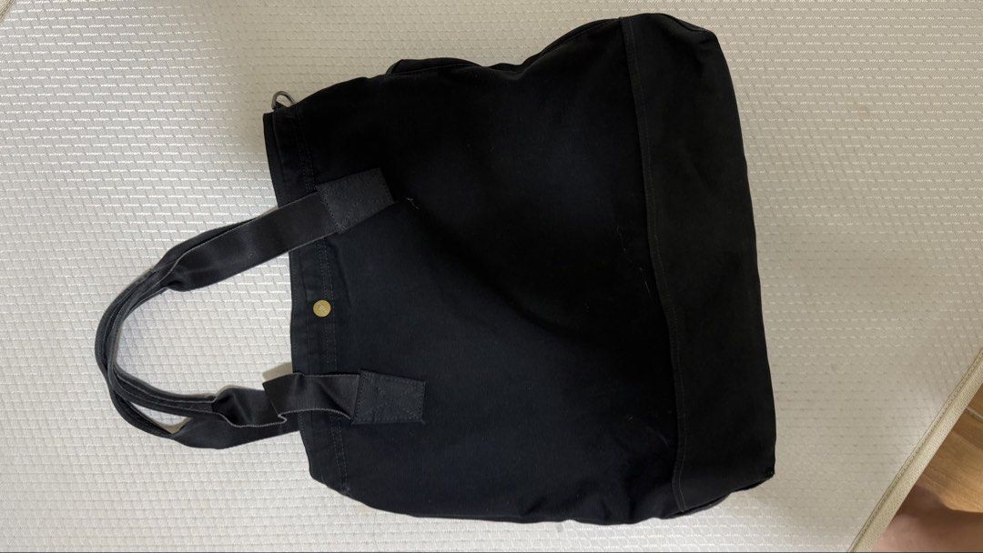North face Black Canvas Tote Bag with Shoulder Strap (Category: Tote Bags) located in Batangas. Submitted by _matchagreen (Listing ID 1432720507, Image 2). Description: Well used Shipping via J&T Shipping from Batangas SF c/o Buyer.