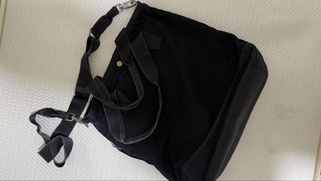 North face Black Canvas Tote Bag with Shoulder Strap (Category: Tote Bags) located in Batangas. Submitted by _matchagreen (Listing ID 1432720507, Image 1). Description: Well used Shipping via J&T Shipping from Batangas SF c/o Buyer.