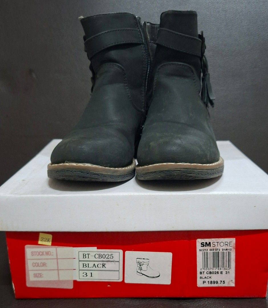 Oivi Black Boots Size 31 (Category: Babies & Kids Fashion) located in Quezon City. Submitted by declutterseoul (Listing ID 1432706207, Image 3). Description: - mall bought, slightly used only - original price 1899.75, selling for 600 only. - Black Oivi boots - Size 31 - Features a side zipper - Decorative butterfly accent - Buckle strap detail - Round toe design - Low heel - Comes with original box No more haggling. Last price posted. No shop pee