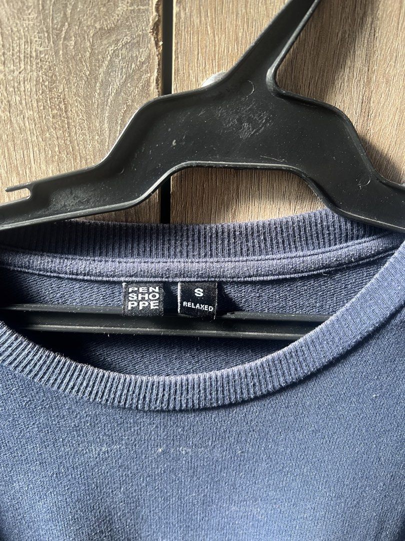 Penshoppe Relaxed Sweatshirt - Small (Category: Tshirts & Polo Shirts ) located in Quezon City. Submitted by rialy (Listing ID 1432672236, Image 2). Description: - Penshoppe Relaxed Sweatshirt - Size: Small - Features a classic crew neck - Long sleeves.