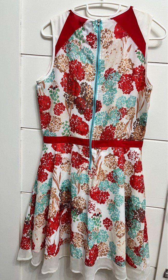 Plains & Prints Floral Dress (Category: Dresses) located in Bulacan. Submitted by spring_cleaning_ (Listing ID 1432719145, Image 2). Description: - Plains & Prints floral dress - Vibrant red, white, and teal floral pattern - Sleeveless A-line silhouette - Features a red waistband - Zipper closure at the back - Size: PHL M / EUR 10 / USA 6.