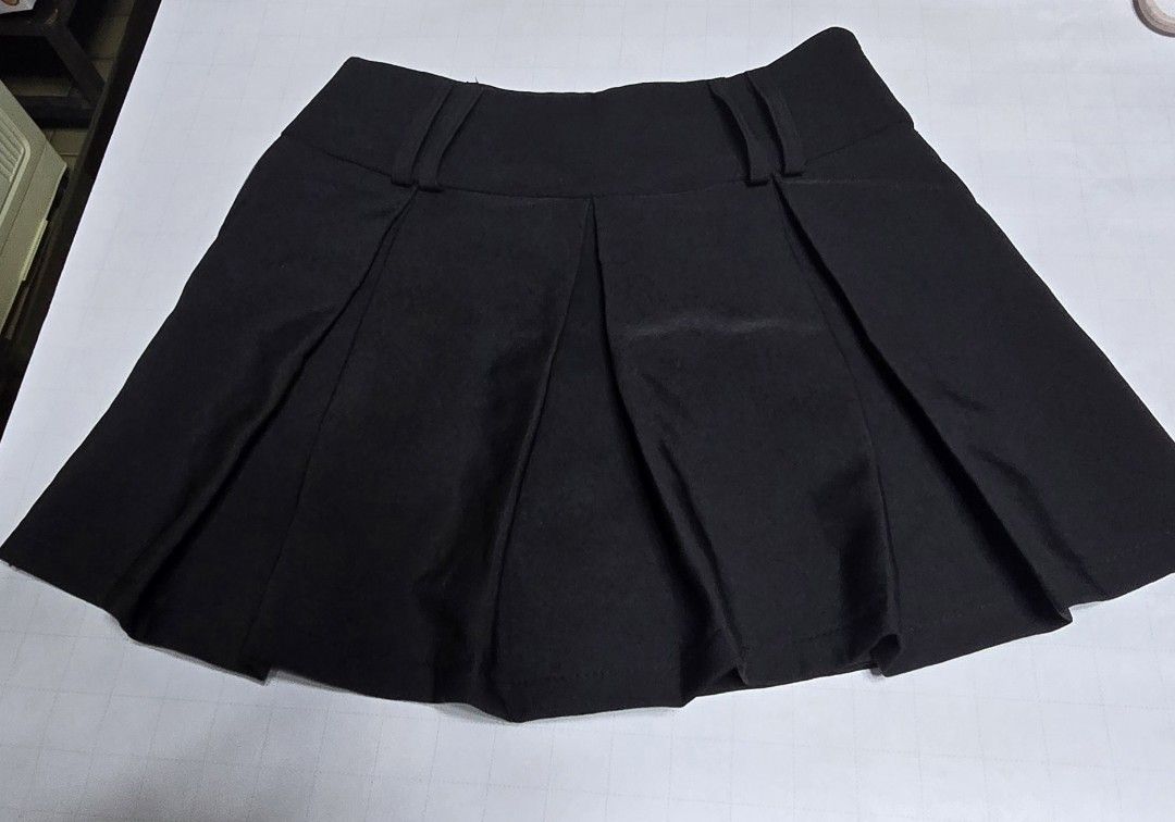 Pleated Mini Skirt with under shorts (Category: Skirts) located in Manila. Submitted by sydling (Listing ID 1432706785, Image 2). Description: -Belt not included -Mid-waisted design - Size S - Flared silhouette - Built-in shorts lining -Thick material -side zipper closure -Used twice rfs: not my style and a bit tight on me.