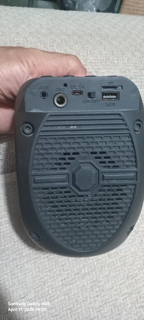 Portable Speaker with USB and AUX(Defective) (Category: Soundbars, Speakers & Amplifiers) located in Valenzuela. Submitted by consjavier74 (Listing ID 1432712866, Image 2). Description: - Portable speaker - Black color - USB port - AUX input - DC 5V charging port - Built-in grill - Control buttons - Good working condition - Ideal for on-the-go music listening Dalandanan,Valenzuela City.