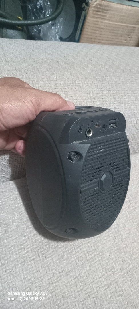 Portable Speaker with USB and AUX(Defective) (Category: Soundbars, Speakers & Amplifiers) located in Valenzuela. Submitted by consjavier74 (Listing ID 1432712866, Image 1). Description: - Portable speaker - Black color - USB port - AUX input - DC 5V charging port - Built-in grill - Control buttons - Good working condition - Ideal for on-the-go music listening Dalandanan,Valenzuela City.