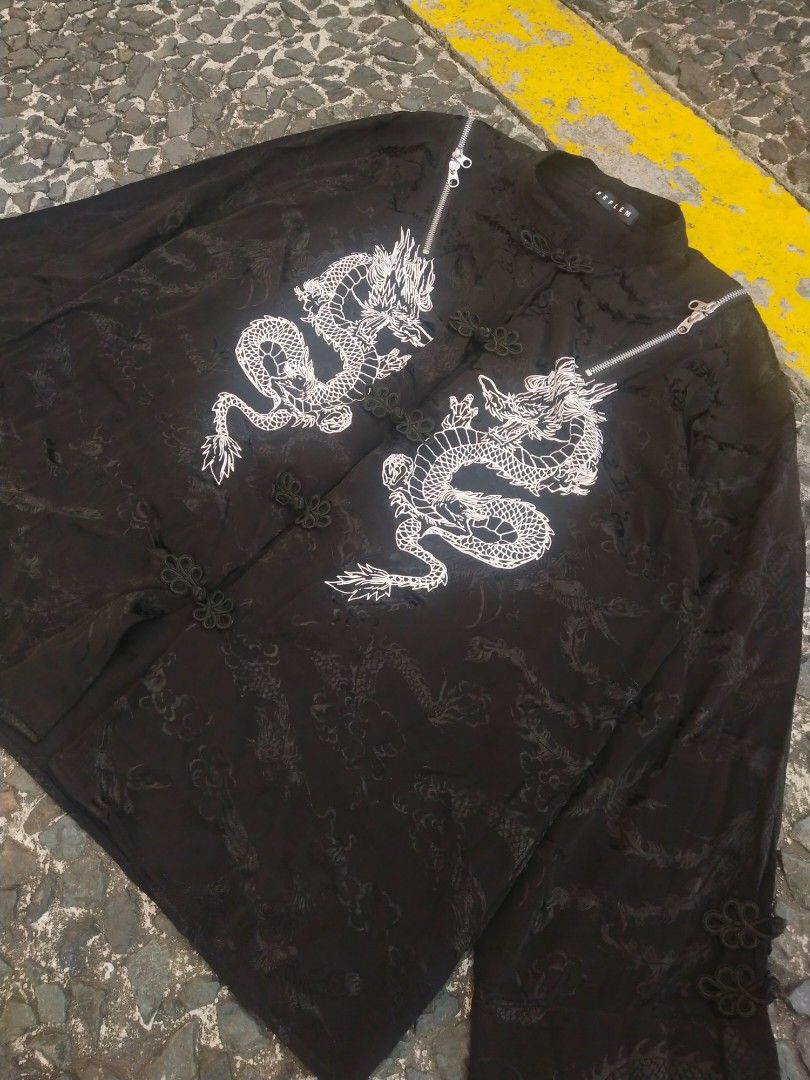 REFLEM (Category: Longsleeves) located in Quezon City. Submitted by markythegrappler17 (Listing ID 1432688808, Image 3). Description: REFLEM -Free Size -Chinese Fashion -Dragon print Design - Multiple shadow Aop dragon -2 zipper shoulder front to back.