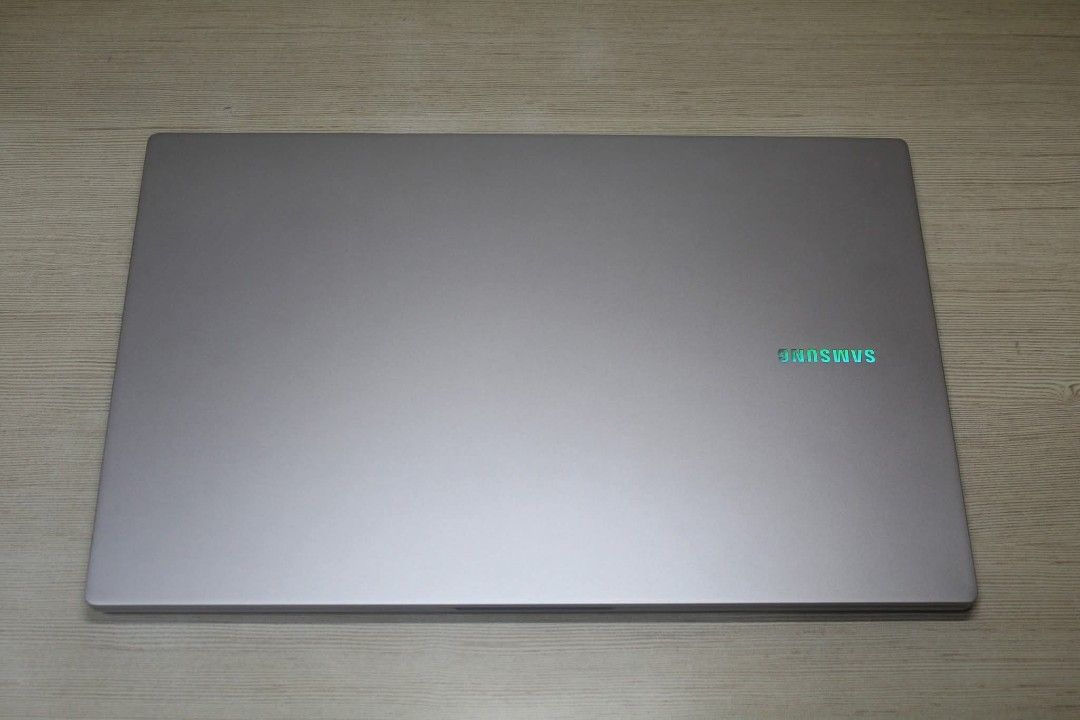 Samsung Laptop (Category: Laptops & Notebooks) located in Pasay City. Submitted by laptophubphil (Listing ID 1432662712, Image 2). Description: 𝟯𝟭𝗸 𝗢𝗡𝗟𝗬 𝗦𝗮𝗺𝘀𝘂𝗻𝗴 𝗚𝗮𝗹𝗮𝘅𝘆 𝗕𝗼𝗼𝗸 𝟰 𝘂𝗹𝘁𝗿𝗮 𝟳 Samsung Galaxy Book 4 Ultra 7 SSD 512GB - 2ND HAND OUR price 31k only Special price Regular price 65k -Ram 16GB + SSD 512GB -FHD + Backlit keys -Slim and light weight 99% Smooth fresh unit -15.6inch FHD (1920x1080) -Intel core 7 150U Ra