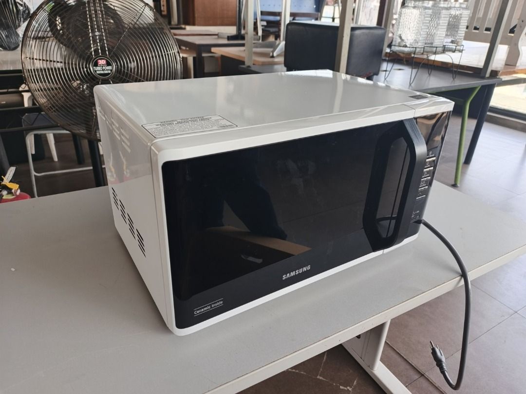 Samsung Microwave Oven MS23K3513AW (Category: Ovens & Toasters) located in San Pedro. Submitted by cgi.saversplustrading (Listing ID 1432615631, Image 2). Description: - Samsung microwave oven (Model: MS23K3513AW) - Ceramic interior - Microwave Output: 750W - Power Consumption: 1200W - Voltage: 230V, 60 Hz - Color: Black front panel, White top - Manufactured: March 2023.