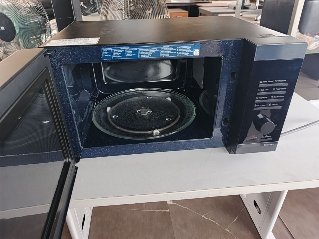 Samsung Microwave Oven MS33DG4804AGTC (Category: Ovens & Toasters) located in San Pedro. Submitted by cgi.saversplustrading (Listing ID 1432654194, Image 2). Description: - Samsung microwave oven - 1000W M.W. output - 230V - 60 Hz, 1500W - Model: MS33DG4804AGTC - Black color - Includes glass plate - Manufactured August 2026.