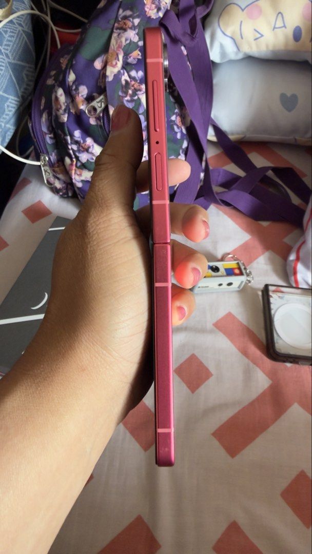 Samsung Z Flip 7 Sale (Category: Samsung) located in Manila. Submitted by katelheen (Listing ID 1432610655, Image 3). Description: Inclusion Box with Receipt Charger Case “Negotiable” Pm for more details.