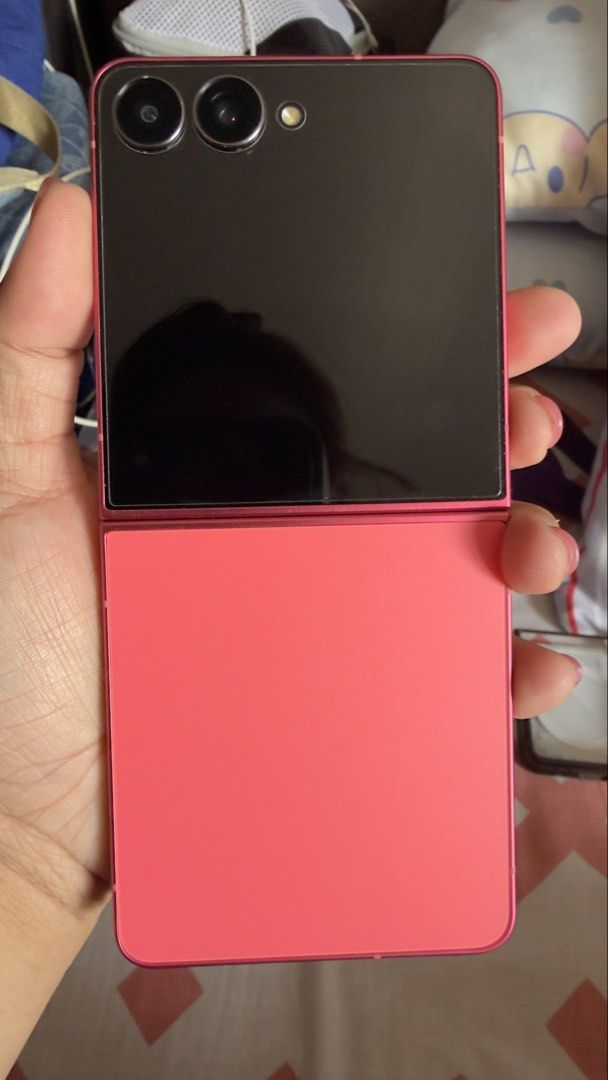 Samsung Z Flip 7 Sale (Category: Samsung) located in Manila. Submitted by katelheen (Listing ID 1432610655, Image 2). Description: Inclusion Box with Receipt Charger Case “Negotiable” Pm for more details.