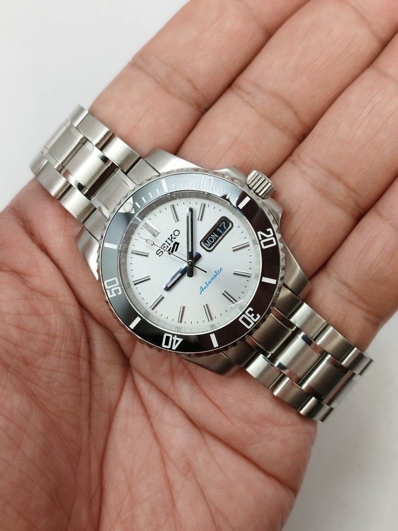 Seikolex mod submariner day date (Category: Men's Watches) located in Quezon City. Submitted by WatchProject (Listing ID 1432750073, Image 1). Description: original Seiko 7s26 movement newly overhauled and oiled movement in good running condition 40mm 904L stainless steel aftermarket base 304L stainless steel solid links strap sapphire glass with box.