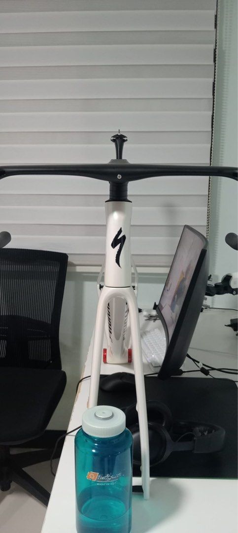 SERAPH TT-X68 road bike frameset same as specialized sl8 (Category: Parts & Accessories) located in Singapore. Submitted by shaqboi (Listing ID 1432704670, Image 2). Description: never built before,just cut fork. fast deal 550 - Same geometry as SL8 - Chameleon White road bike frameset (size 56) from TanTan factory - Includes integrated handlebar (420x90mm) and seatpost - comes with Kactus BB86 Ceramic Bottom Bracket BB - size 56 (174 cm and 183 