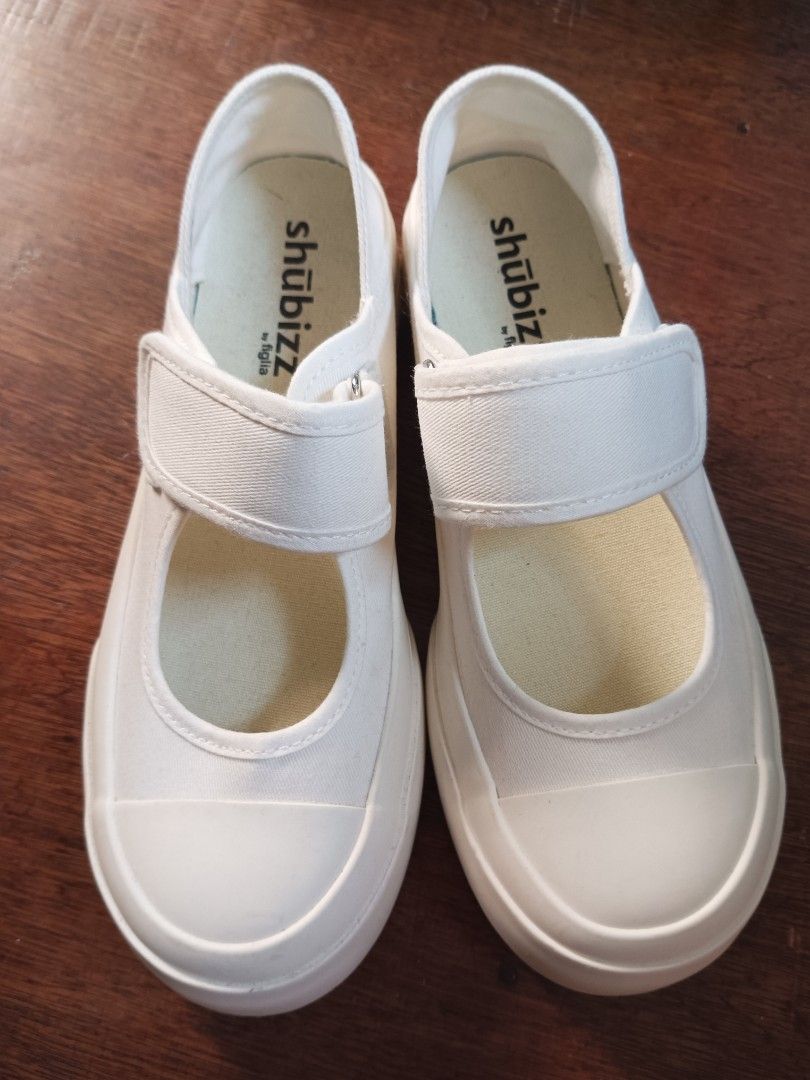 Shubizz Persia White Sneakers (Category: Sneakers) located in Malabon City. Submitted by mslalan (Listing ID 1432601140, Image 1). Description: - White Shubizz Persia sneakers - Size 37 - Velcro strap closure - Includes original SM Store price tag - Comes with the original box.